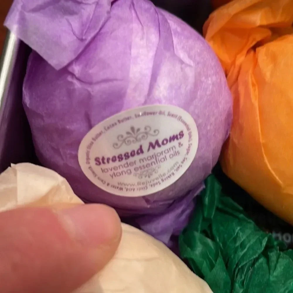 NWT Bath Bombs Aromatic Essential Oils.